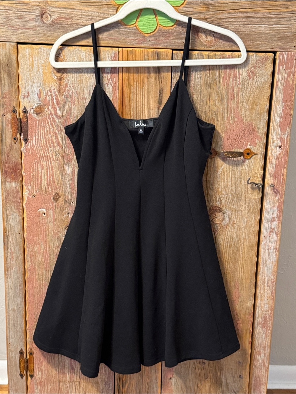 Lulu's Black V-Neck Spaghetti Strap Formal Skater Dress size M Lined
